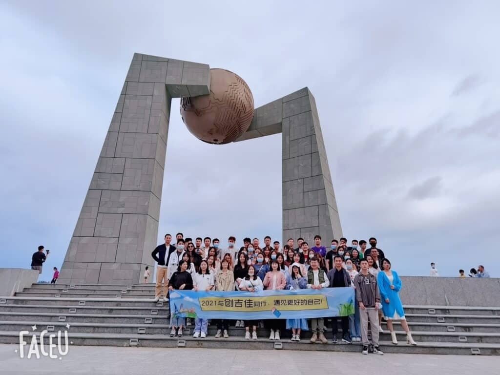 宏领智联南澳岛团建集体照片